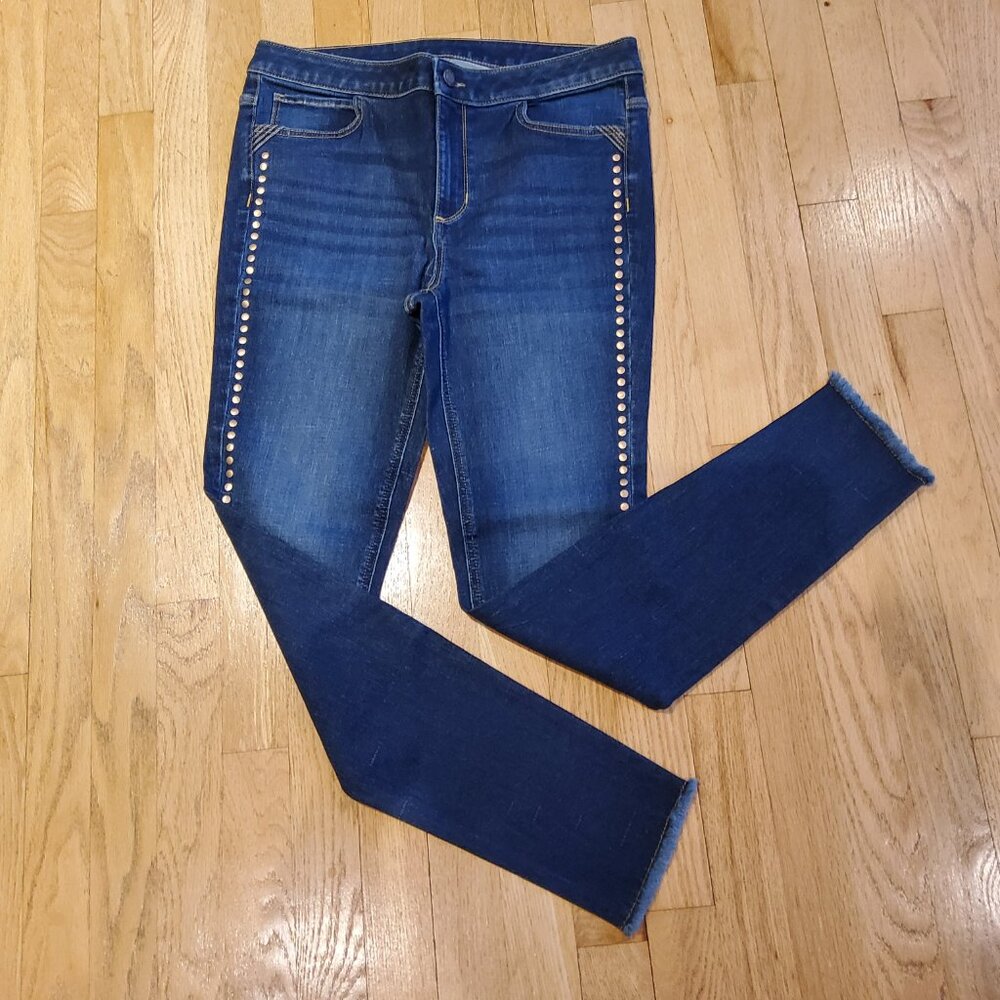 NWOT Simply Vera Wang Women Skinny Stretchy Jeans. Size 32..